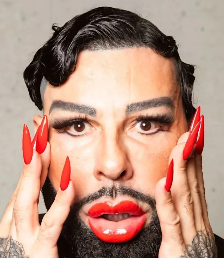 Prominenter Referenzkunde Porträt eines bekannten Modedesigners als ehemaliger Referenzkunde von Home service Berlin